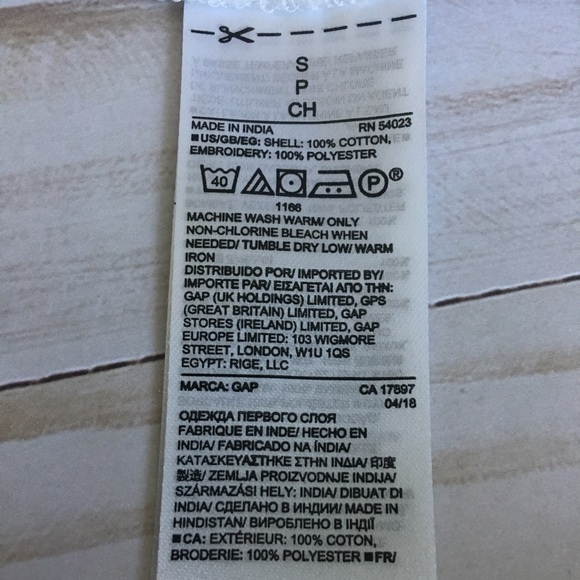 Gap Blouse with Scalloped Embroidered Sleeves - Picture 5 of 5